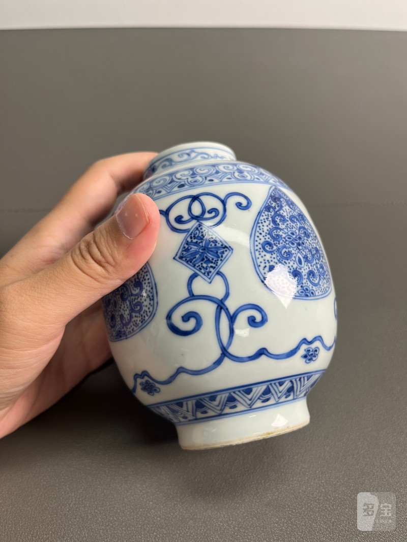 清雍正  青花淡描缠枝花卉纹灯笼尊 - 图8